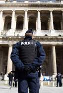 EuropaPress 4251802 agente policia paris (1)