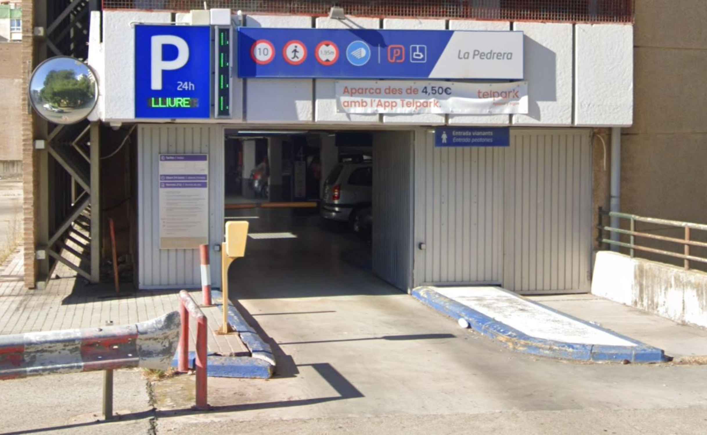 Herida muy grave una mujer al ser atropellada accidentalmente por una amiga en un parking de Tarragona