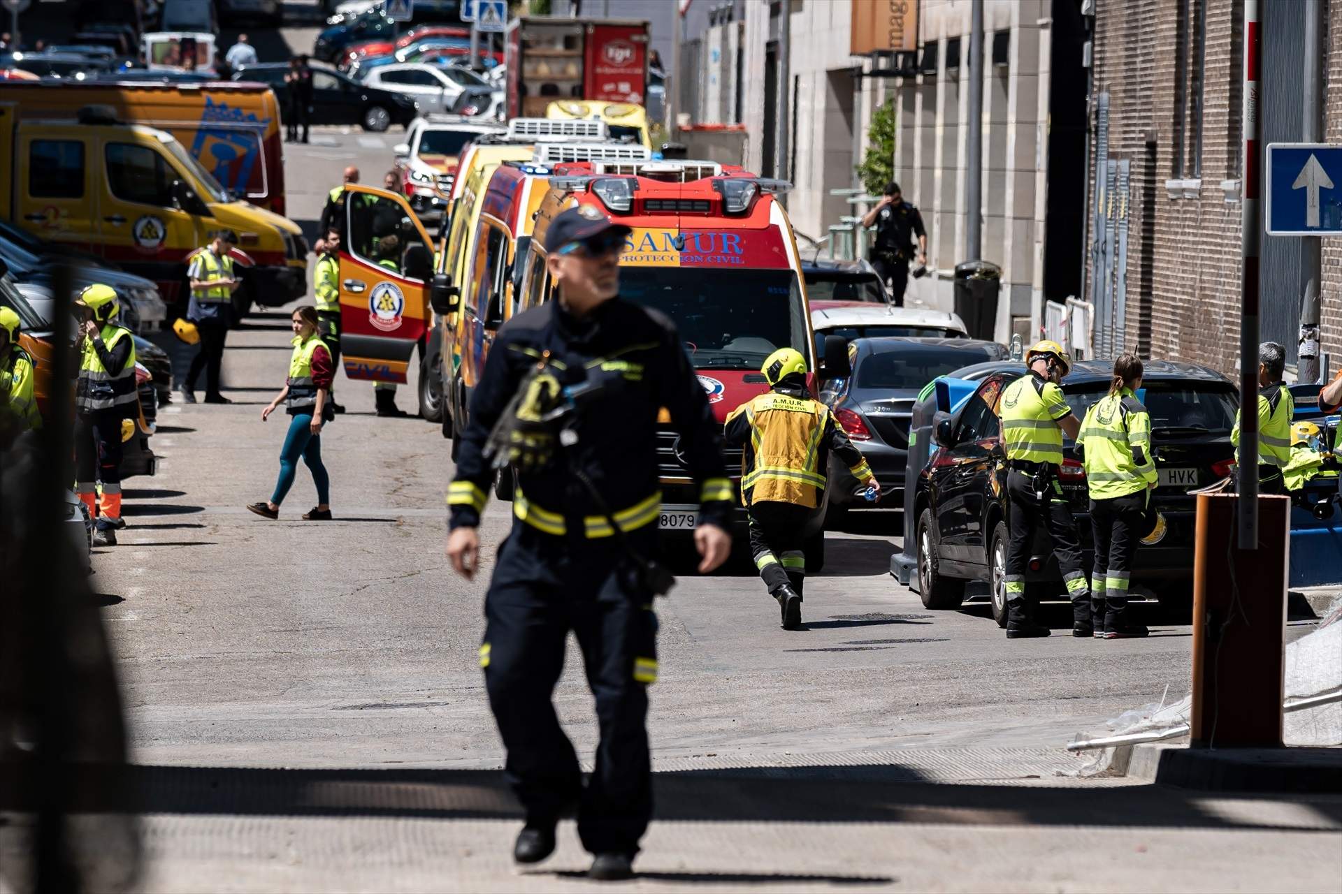 EuropaPress 5944030 personal emergencias bomberos alrededores edificio donde derrumbado forjado