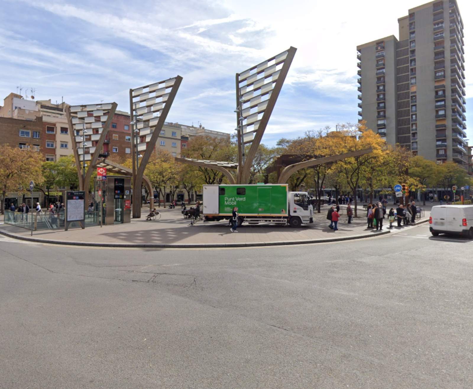 Una furgoneta atropella y mata a una mujer de 80 años en el distrito de Nou Barris de Barcelona