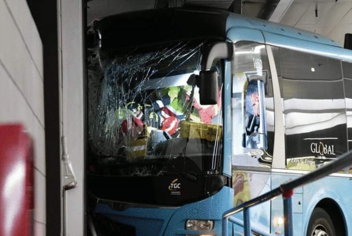 Al menos 30 heridos, dos de ellos muy graves, tras ser arrollados por una guagua en Canarias