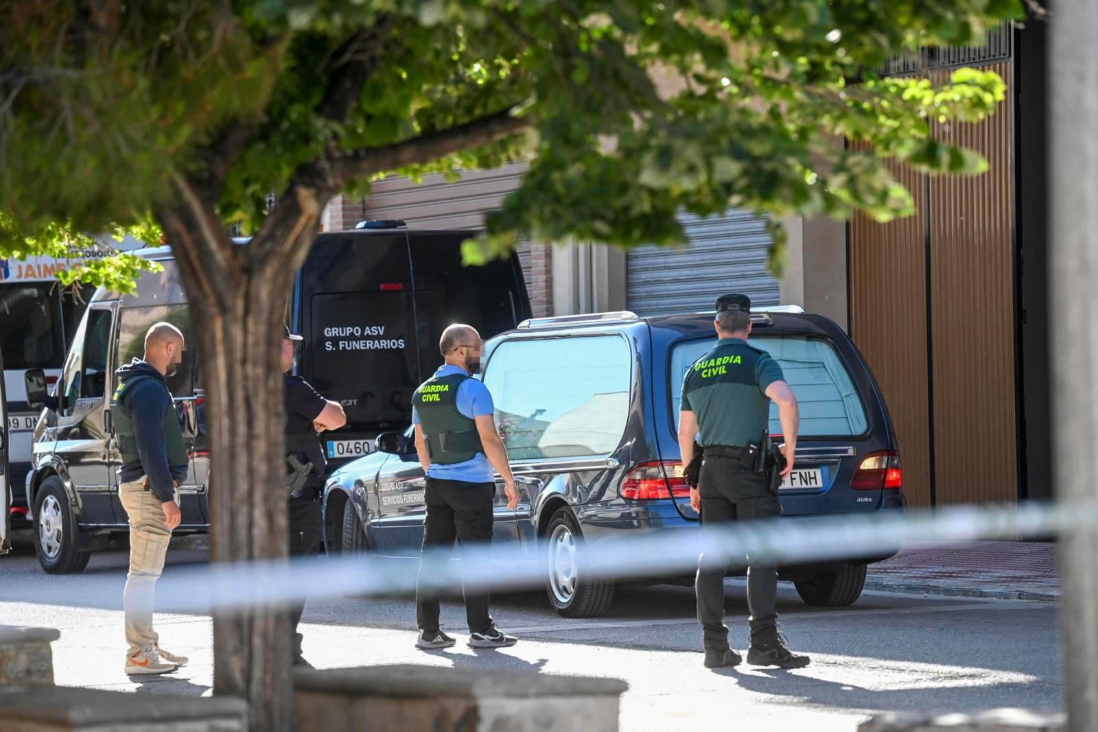 Mata a sus nietos de 10 y 12 años y se suicida tras atrincherarse toda la noche en su casa en Granada