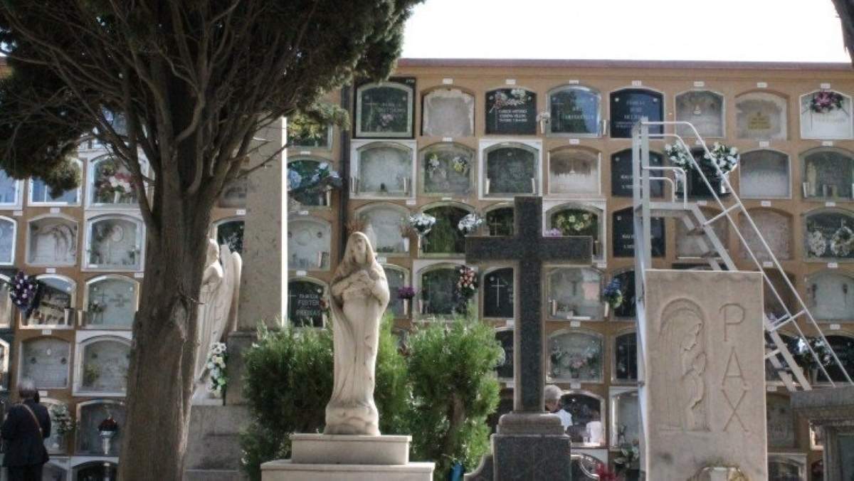 EuropaPress 1762555 95000 personas visitan cementerios barcelona todos santos