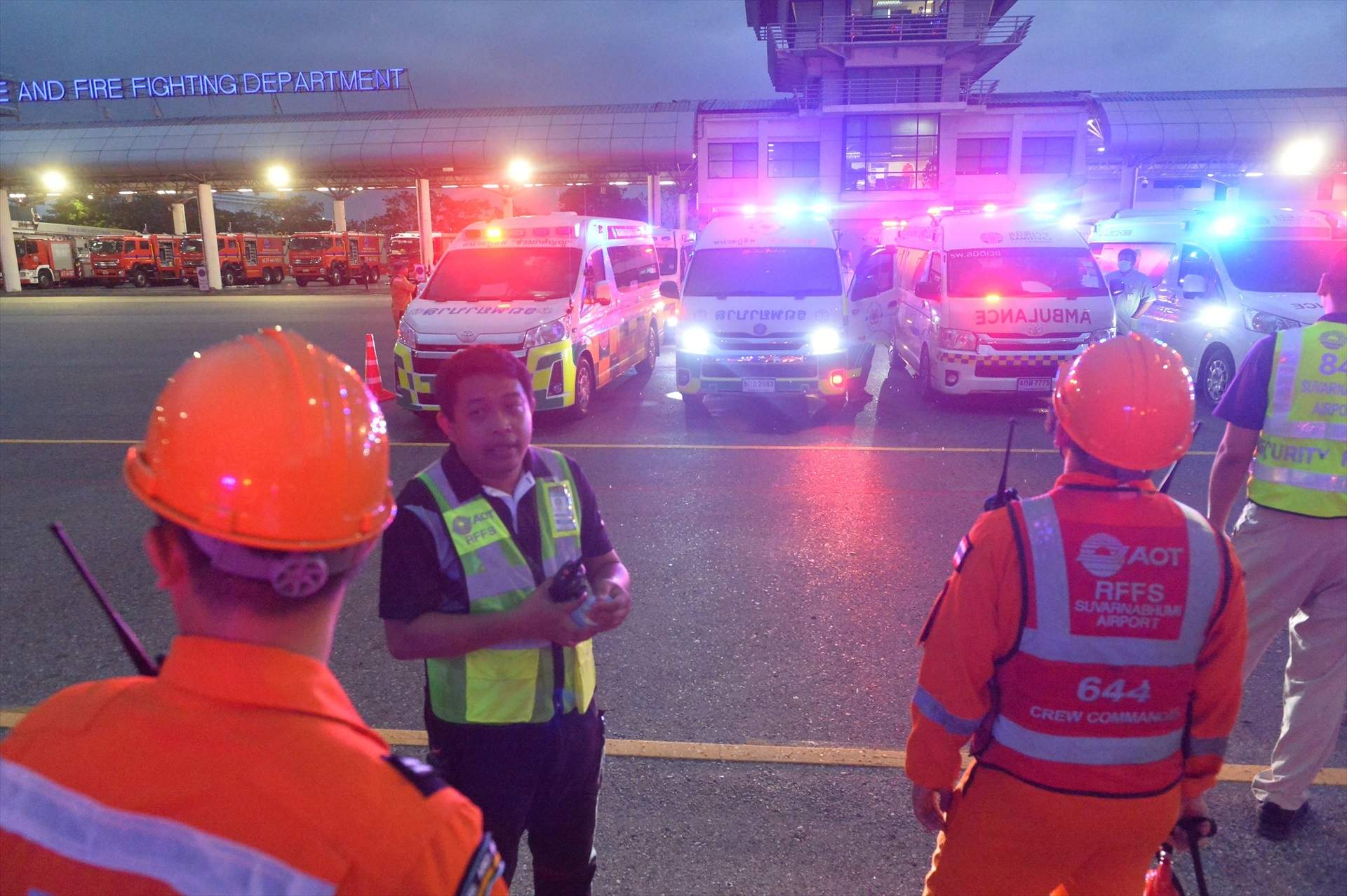 Dispositivo en el aeropuerto de Suvarnabhumi de Bangkok tras el aterrizaje de emergencia del avión de Singapore Airlines / Rachen Sageamsak, Xinhua News, ContactoPhoto, Europa Press