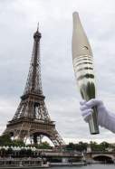 La antorcha olímpica en París, Francia / Julien Mattia, Europa Press