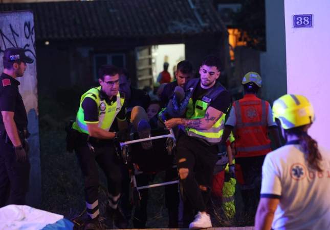 Varios servicios de emergencia evacúan a los heridos en la playa de Palma / Isaac Buj, Europa Press