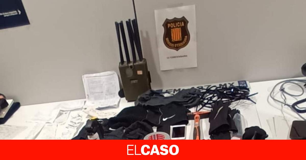 The arsenal found by Mossos in a car in Torridambara