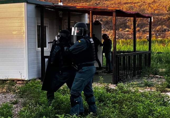 Actuación de la Guardia Civil para desarticular a la secta en Escatrón (Zaragoza) / Guardia Civil