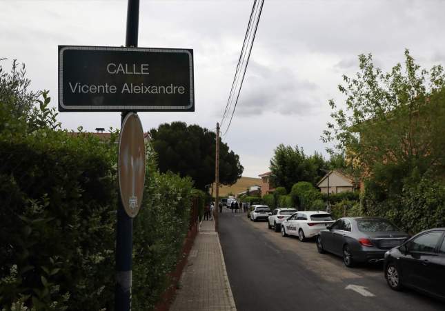 Calle Vicente Aleixandre de Soto del Real, durante la tarde de este martes tras descubrir los cadáveres de Joge Ramon y Soledad / Rafael Bastante, Europa Press