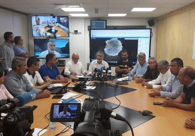 EuropaPress 2329709 Roda de Premsa per informar sobre l'incendi de Gran Canària EuropaPress 2329709 Roda de Premsa per informar sobre l'incendi de Gran Canària