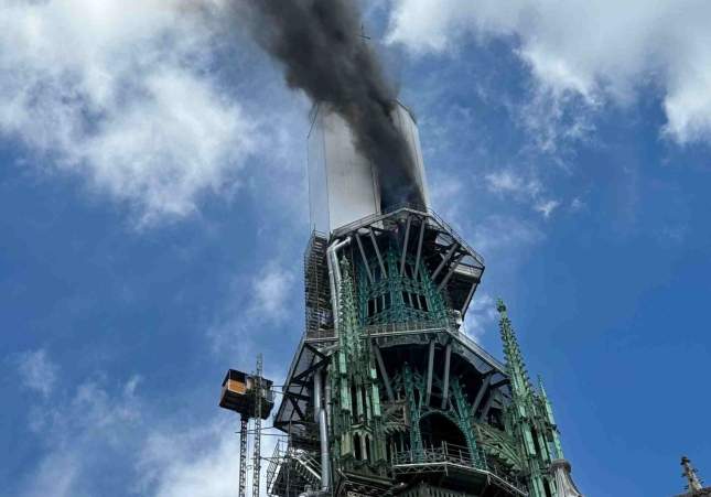 incendi agulla catedral rouen