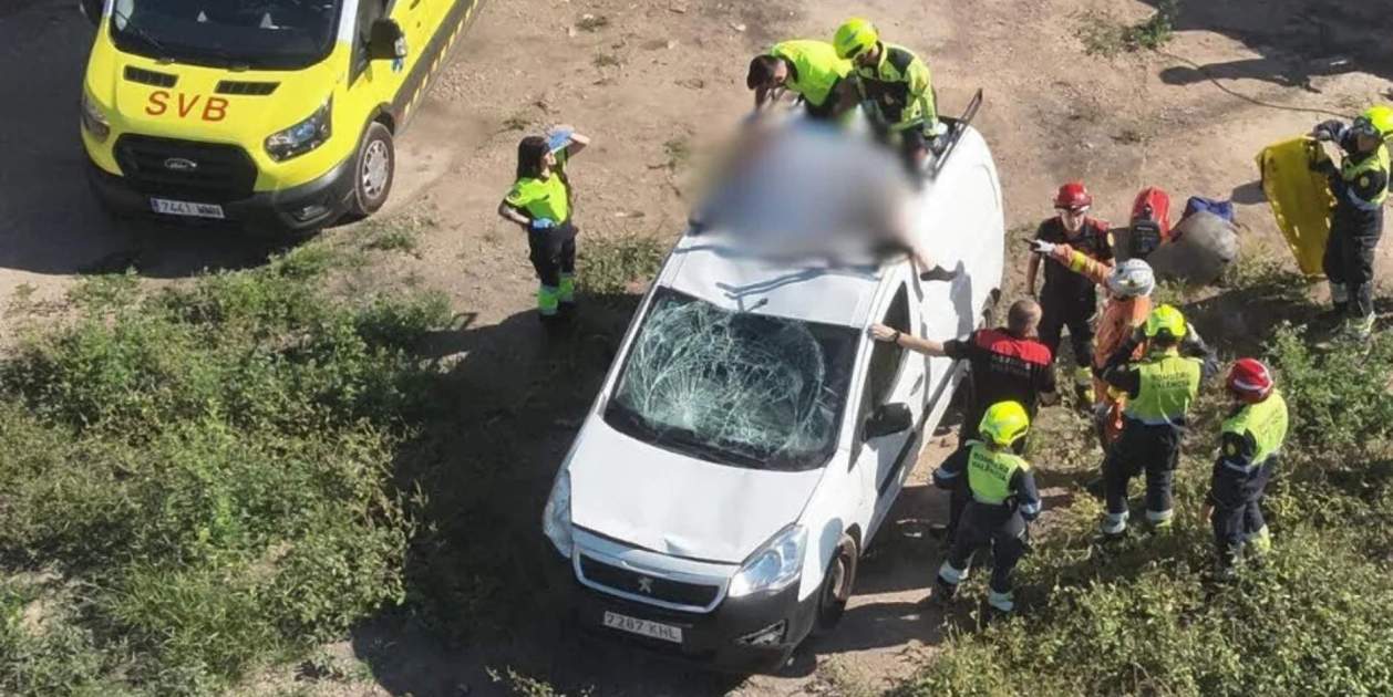 Un conductor sin carné atropella a un ciclista en València y lo lleva ...