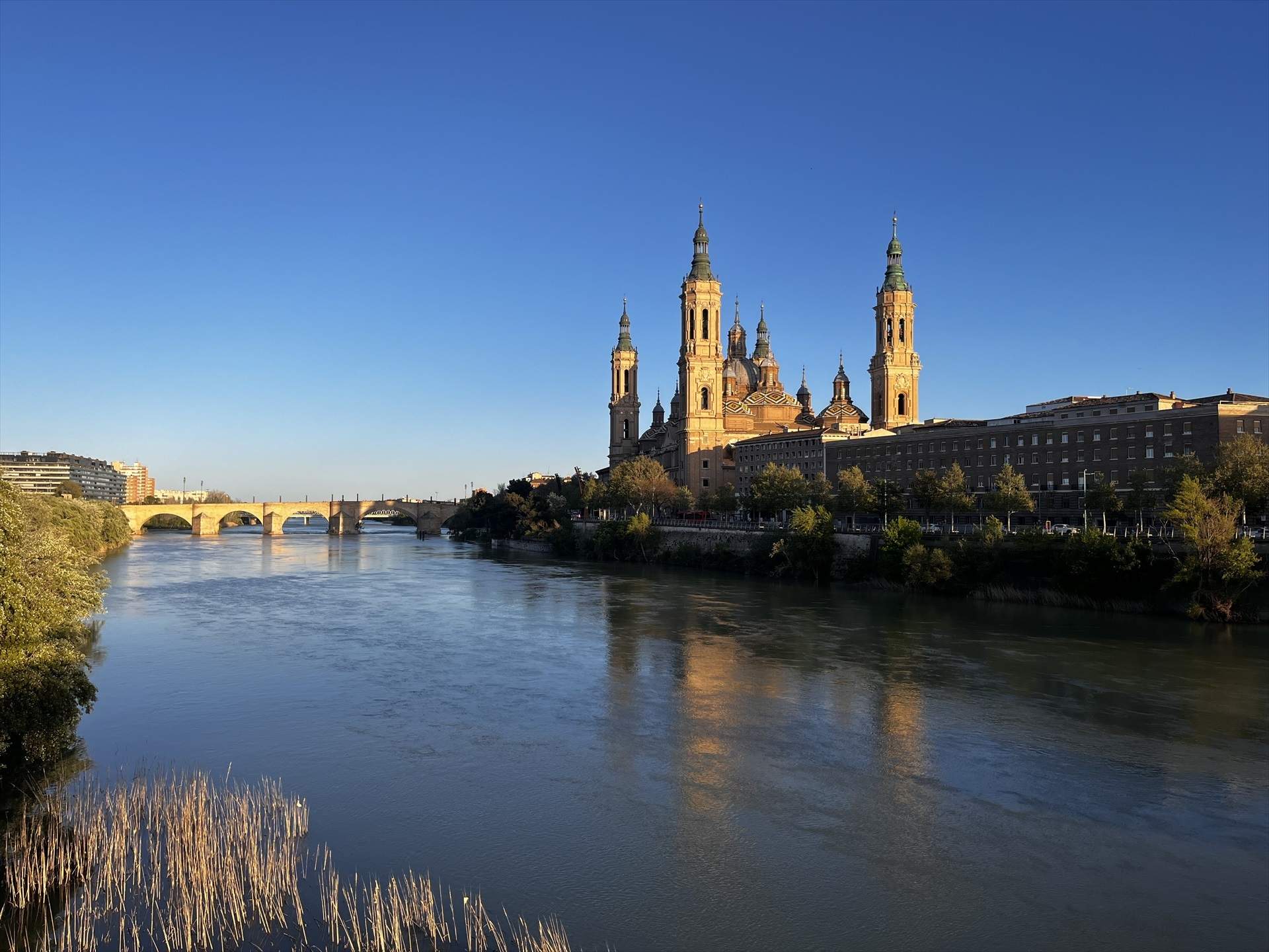 EuropaPress 5922327 rio ebro paso zaragoza puente piedra basilica pilar fondo