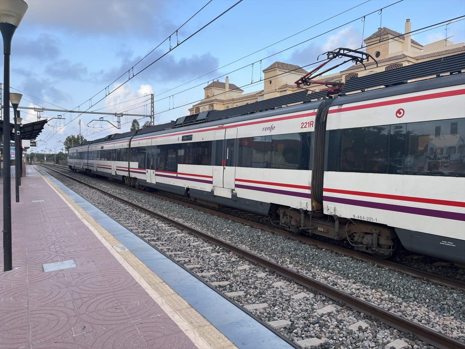 EuropaPress 6168611 tren cercanias renfe parada (1)