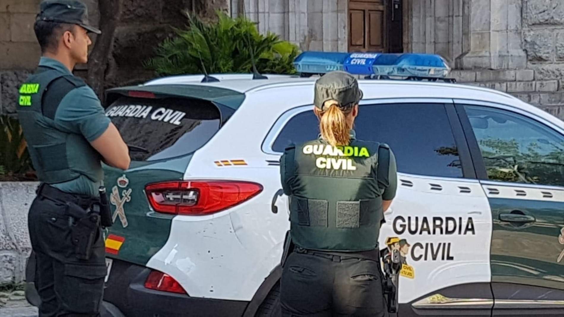 EuropaPress 6174795 agente coche guardia civil