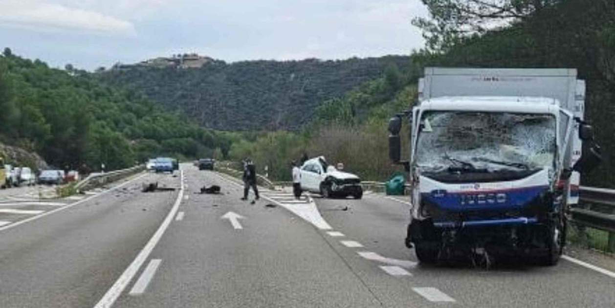 Muere el conductor de un coche en un grave accidente múltiple al paso ...