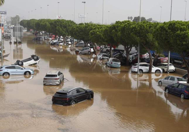 Vista general del polígono industrial de Sedaví anegado a causa de las lluvias torrenciales de las últimas horas. EFE/Miguel Ángel Polo