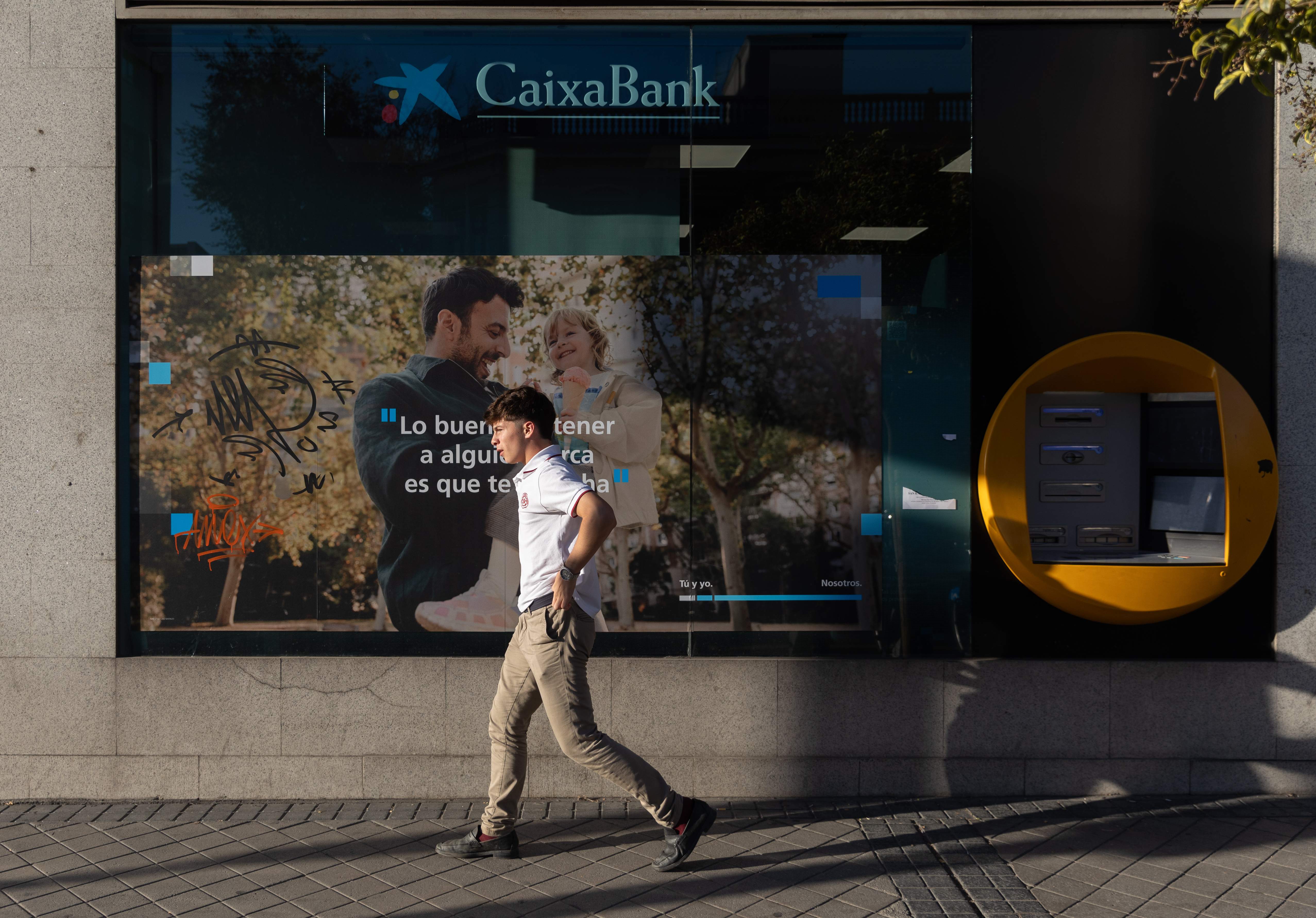 Una oficina de CaixaBank. EP