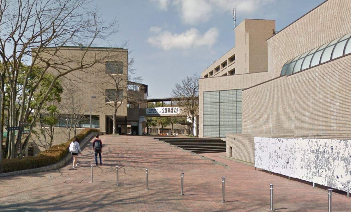 Universidad Hosei Tokio google street view