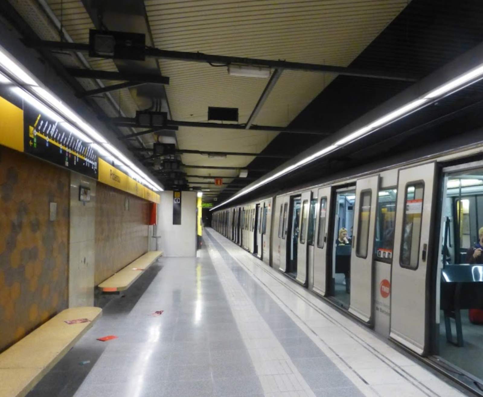 METRO L4 BARCELONA