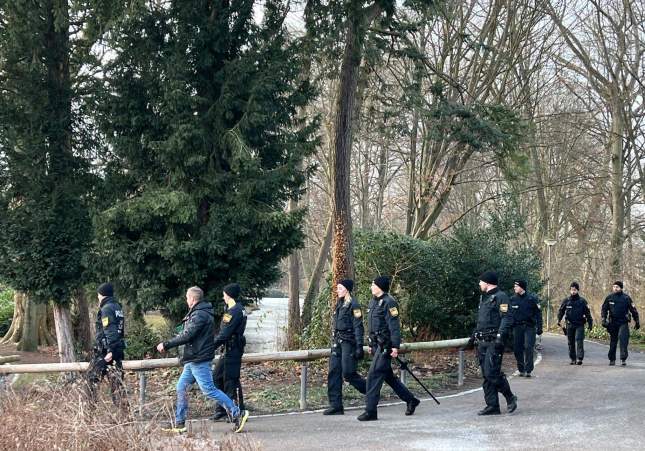 Despligue policial especial para asegurar el parque en Aschaffenburg, en Alemania, este miércoles / Pascal Hoefig, News5, EPA, EFE