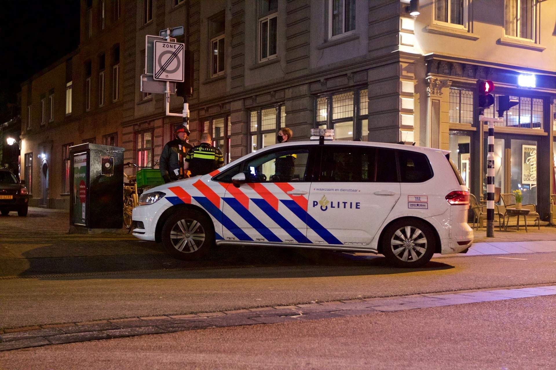 EuropaPress 6390914 210124    the hague jan 24 2021 xinhua    police officers check passer by