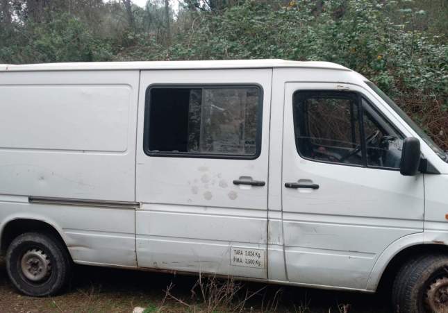 Furgoneta robada que se localizó en la finca donde se encontraron la mayoría de las cabras sustraídas / Gremio del Campesinado Catalán