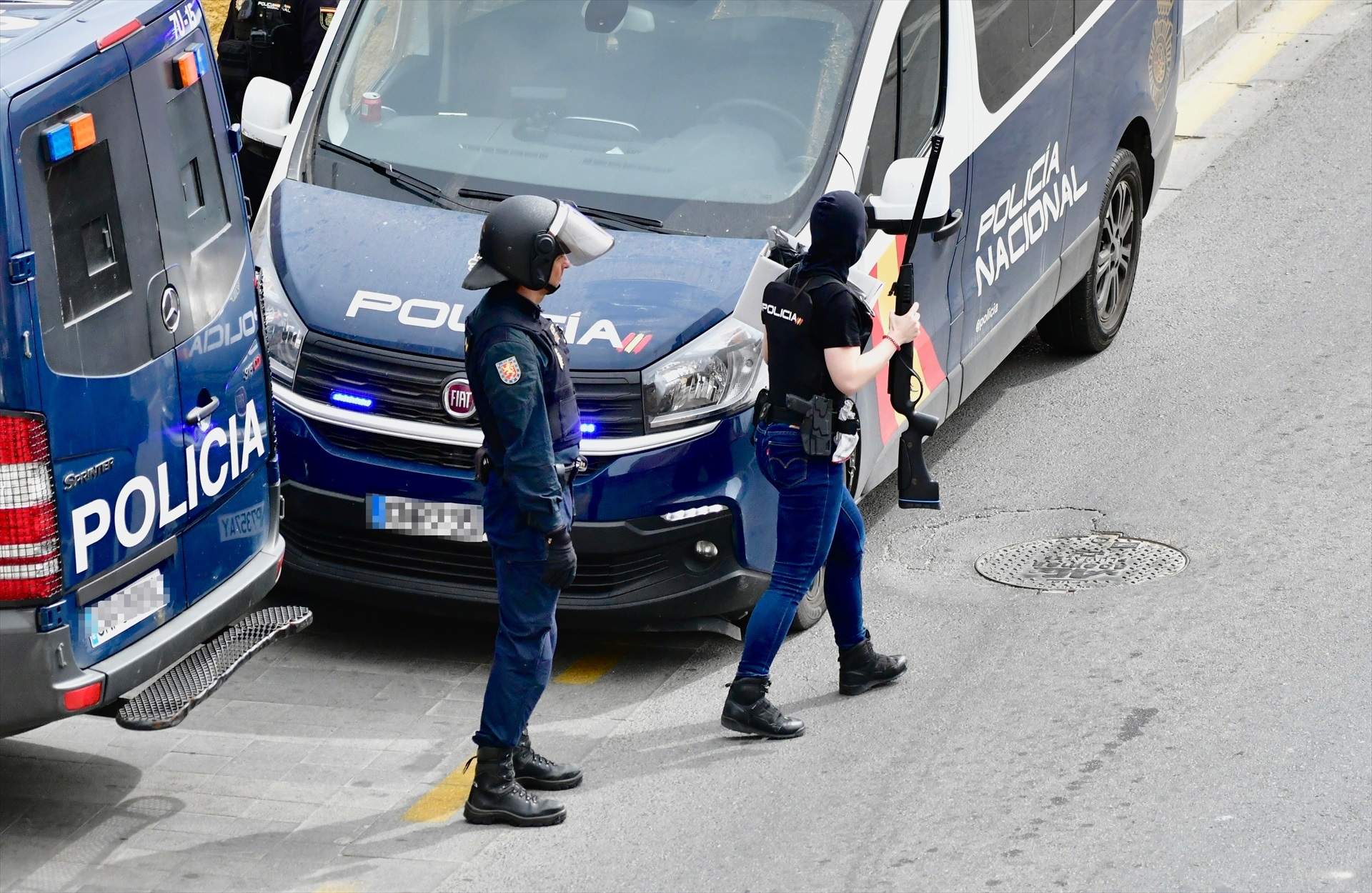 EuropaPress 5130977 agentes policia inmediaciones vivienda semiabandonada 19 abril 2023 ceuta