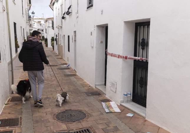 Calle y vivienda donde han tenido lugar los hechos / Carlos Díaz, EFE