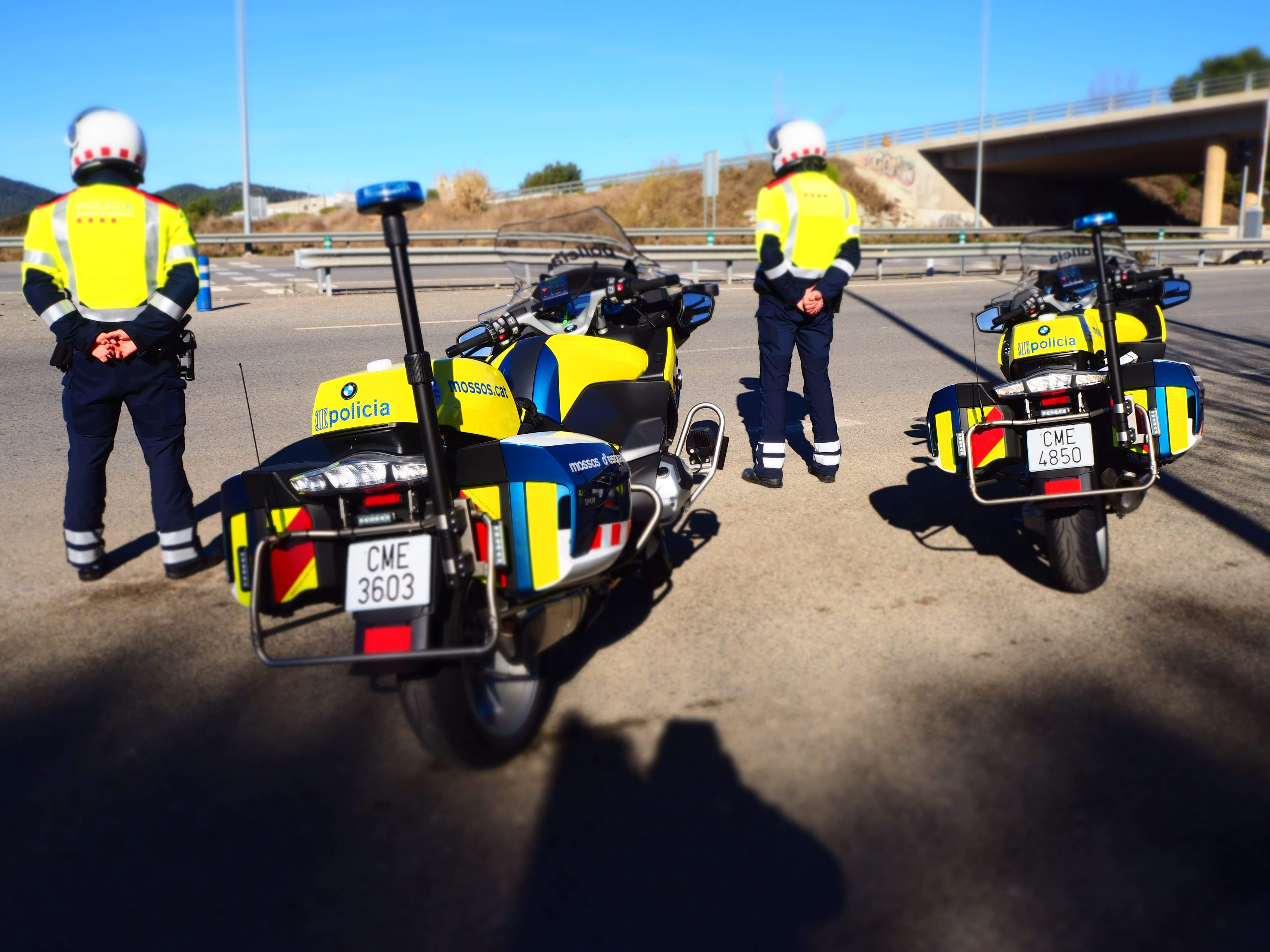 mossos transit boxer moto