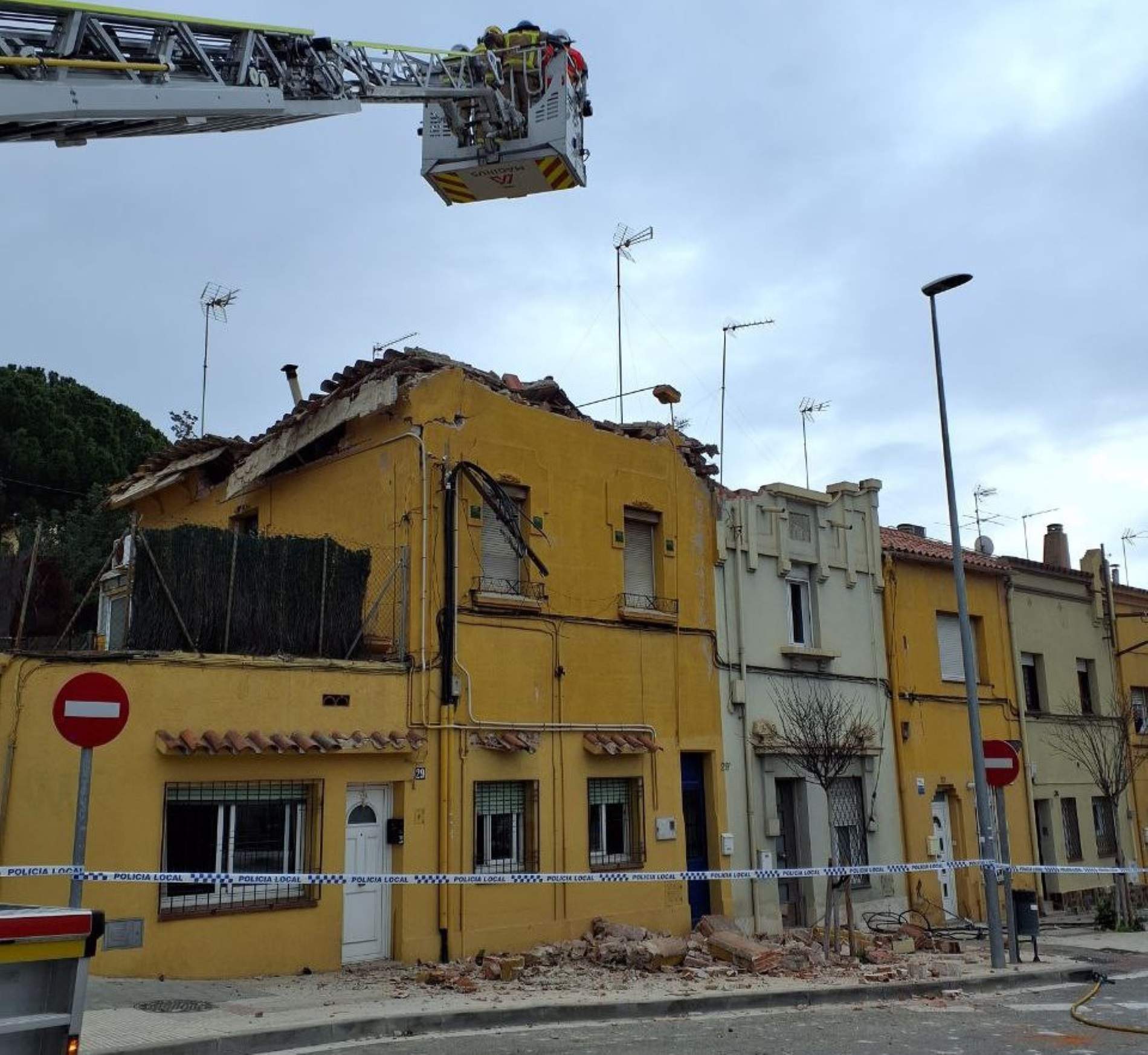 Derrumbe del techo de una casa en el Masnou BG