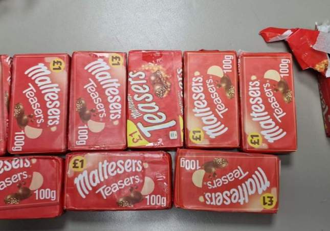 haixix amagat en caixes de xocolatines