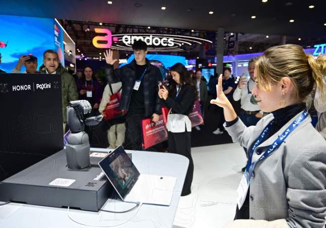 EuropaPress 6563544 06 march 2025 spain lhospitalet llobregat woman interacts with robot hand