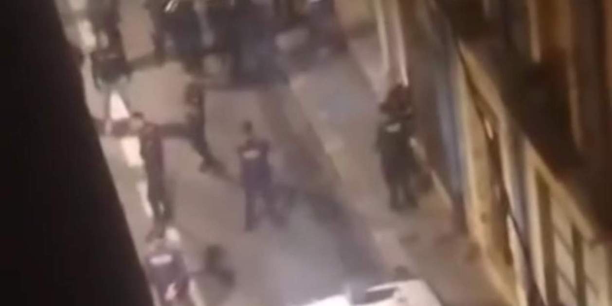 Drogues, armes i gairebé el doble d'aforament en una batuda policial en ...