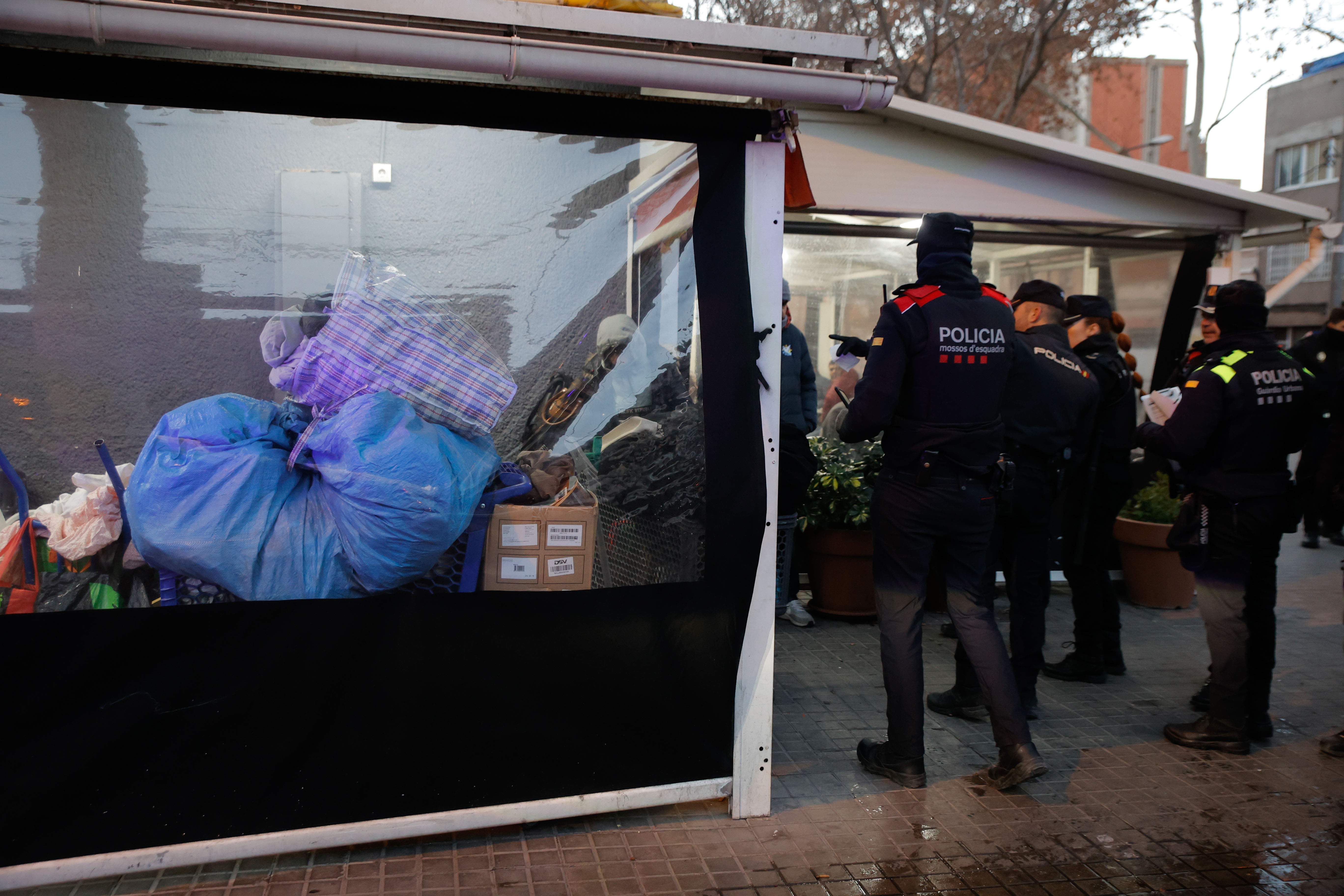 EuropaPress 6450673 guardia urbana mossos desquadra dispositivo policial intervenir productos