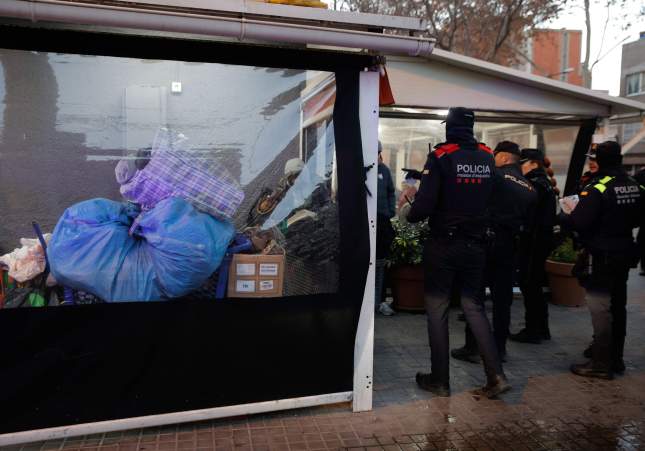 EuropaPress 6450673 guardia urbana mossos desquadra dispositivo policial intervenir productos