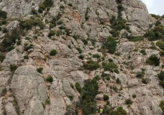 Barranc per on ha caigut l'excursionista a Collbató aquest dijous al matí / Bombers de la Generalitat Barranc per on ha caigut l'excursionista a Collbató aquest dijous al matí / Bombers de la Generalitat