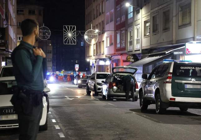 EuropaPress 6386479 varios agentes guardia civil acordonan zona suceso carballo diciembre 2024