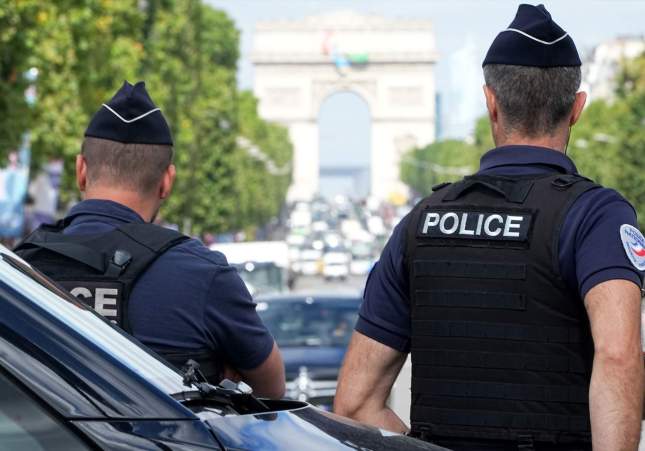 EuropaPress 6102182 22 july 2024 france paris two police officers stand together and look at