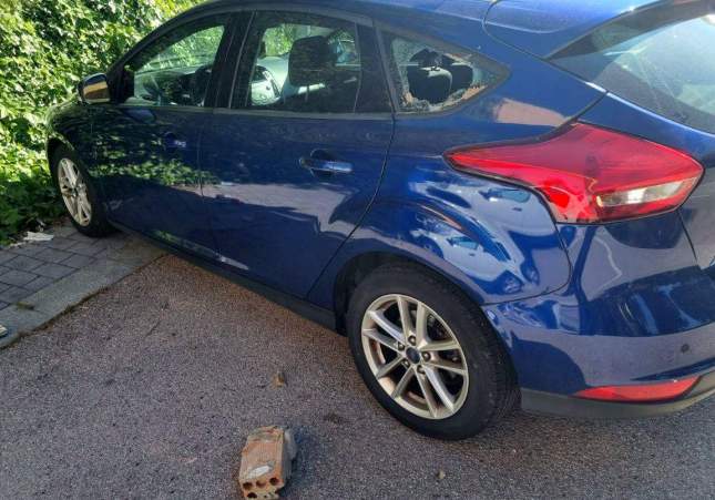 El coche al cual intentaba robar al detenido / CME
