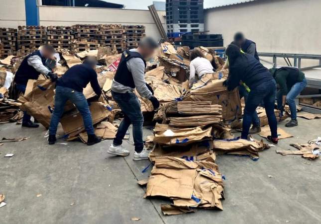 droga escondida entre cartones en el puerto de Barcelona Agencia Tributaria