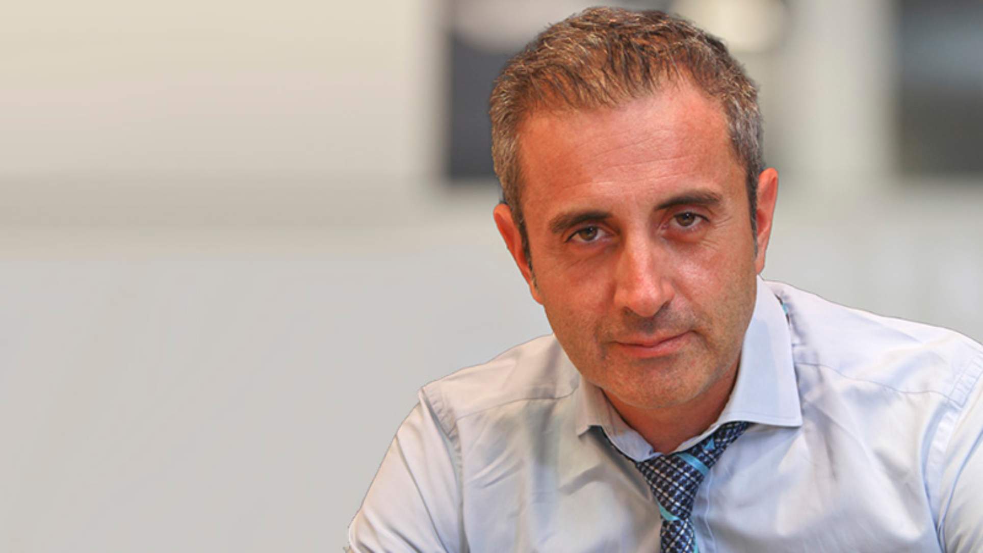 Dr Luis Senis