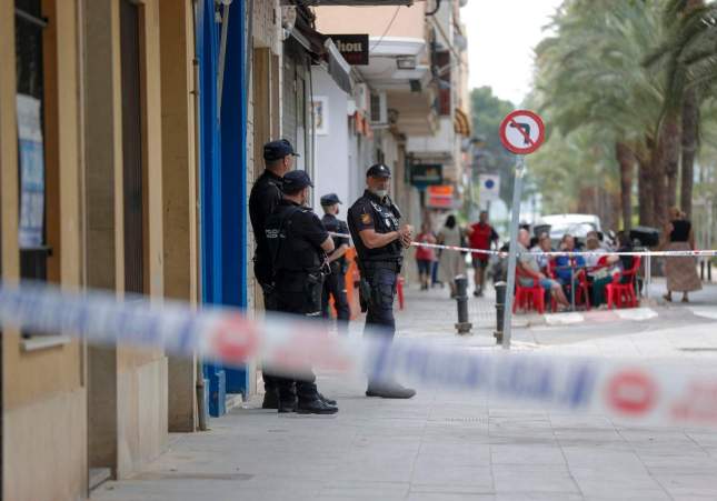 un home mata la dona i el fill a valència