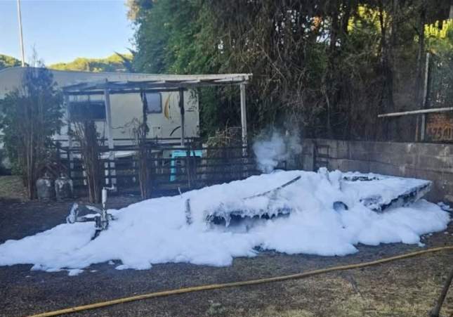 incendi caravana gava extingit incendi caravana gava extingit
