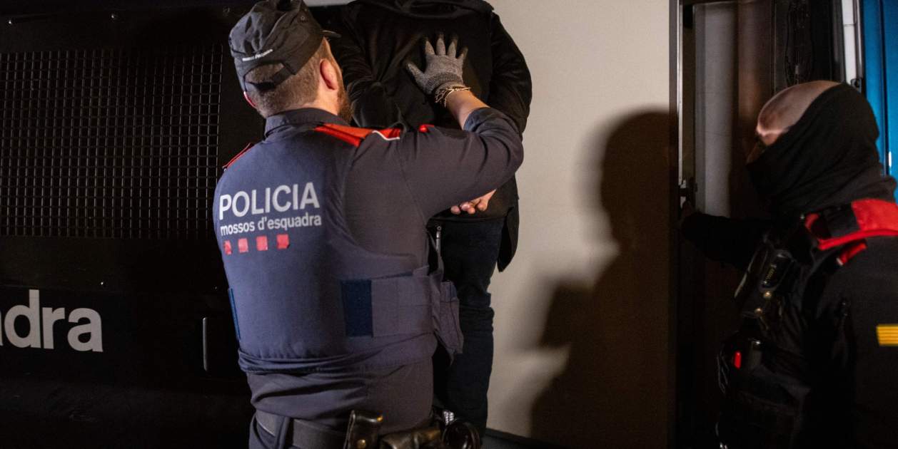 Bajan los robos violentos y los hurtos en Barcelona: la mayoría roban ...