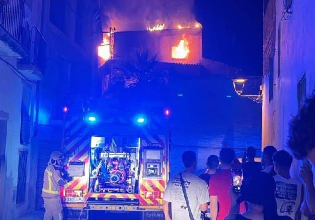 Bombers Mora d'Ebre ocupas incendio