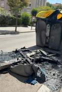 Contenedor incendiado Montornès del Vallès /GRS