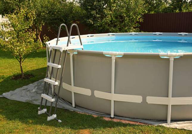 piscina arxiu pexels