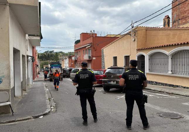 Figueres policia escortant serveis de neteja