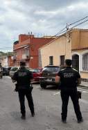 Figueres policia escortant serveis de neteja